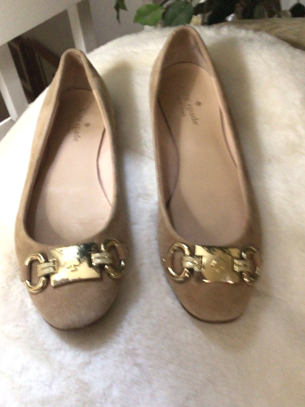 kate spade tan suede flats with gold chain hardware